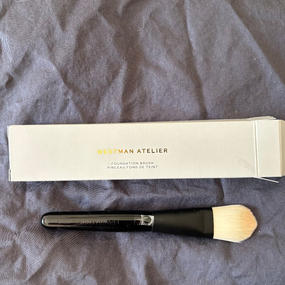 Westman Atelier makeup brush